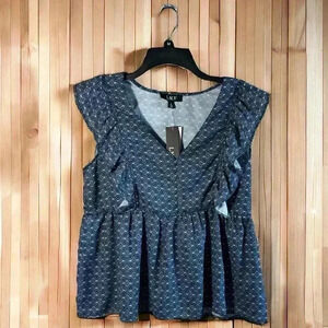 L.N.V. Women's NEW With Tags Size Large Navy Blue Flutter Sleeve Babydoll Top.